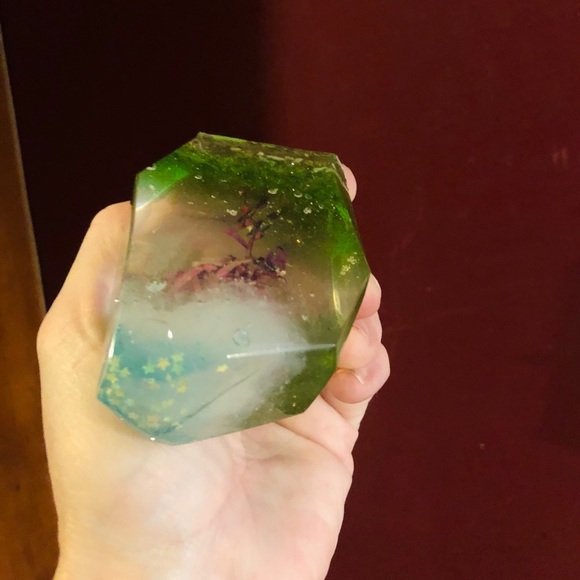 Gorgeous handmade Rock Shape w a real flower - Picture 5 of 16